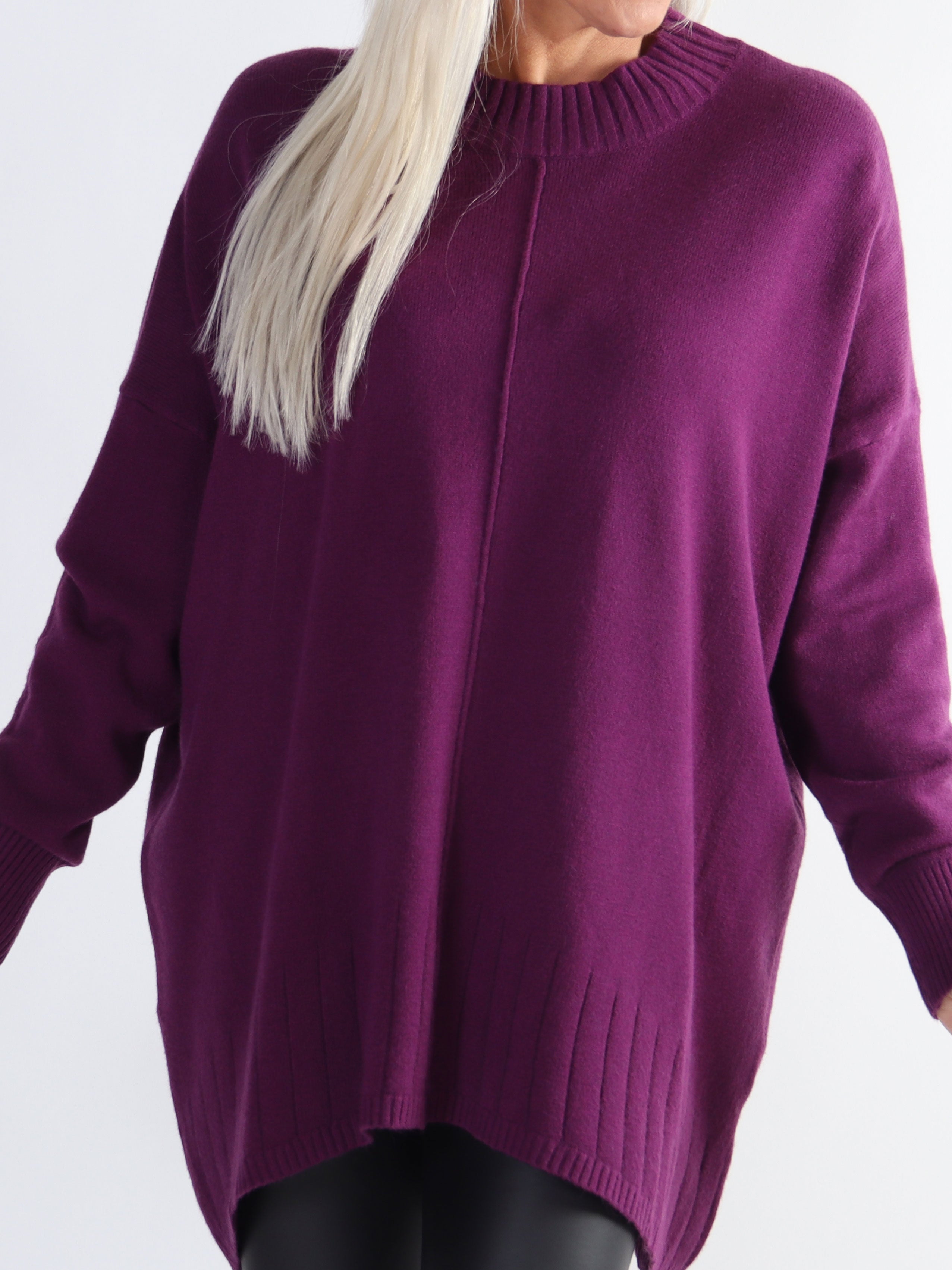 Amora - Lang blød plus size strikbluse